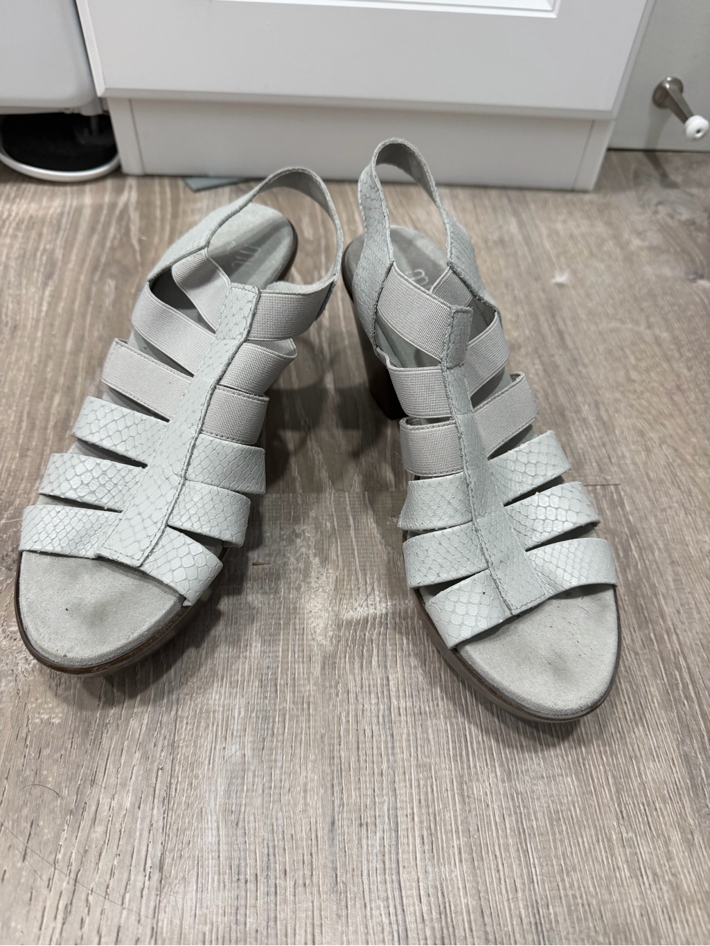 Munro Light Gray Strappy Slingback Sandals